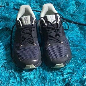 ON CLOUD women's shoe size 8,